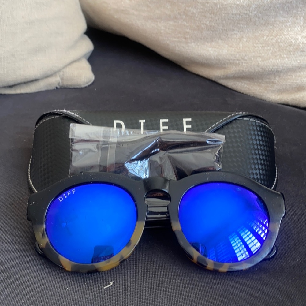 Diff Eye Sunglasses  - Tortoise / Blue